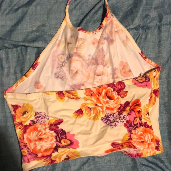 Floral halter top - Picture 2 of 3